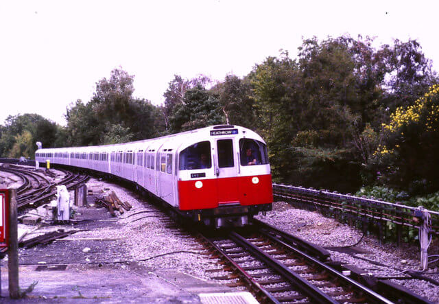 Unrefurbished Piccadilly Line 1973 Stock approaching Arnos Grove