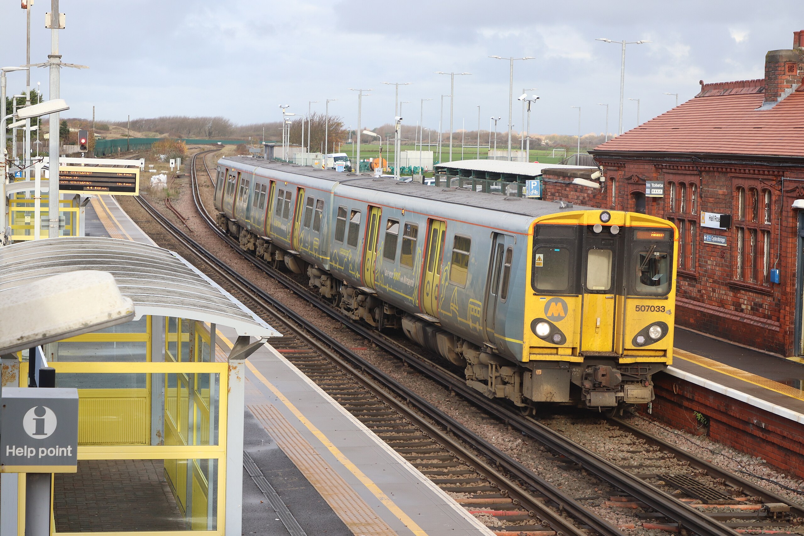 20221118_Merseyrail_507033_Hall_Road (1) Merseyrail Class 507